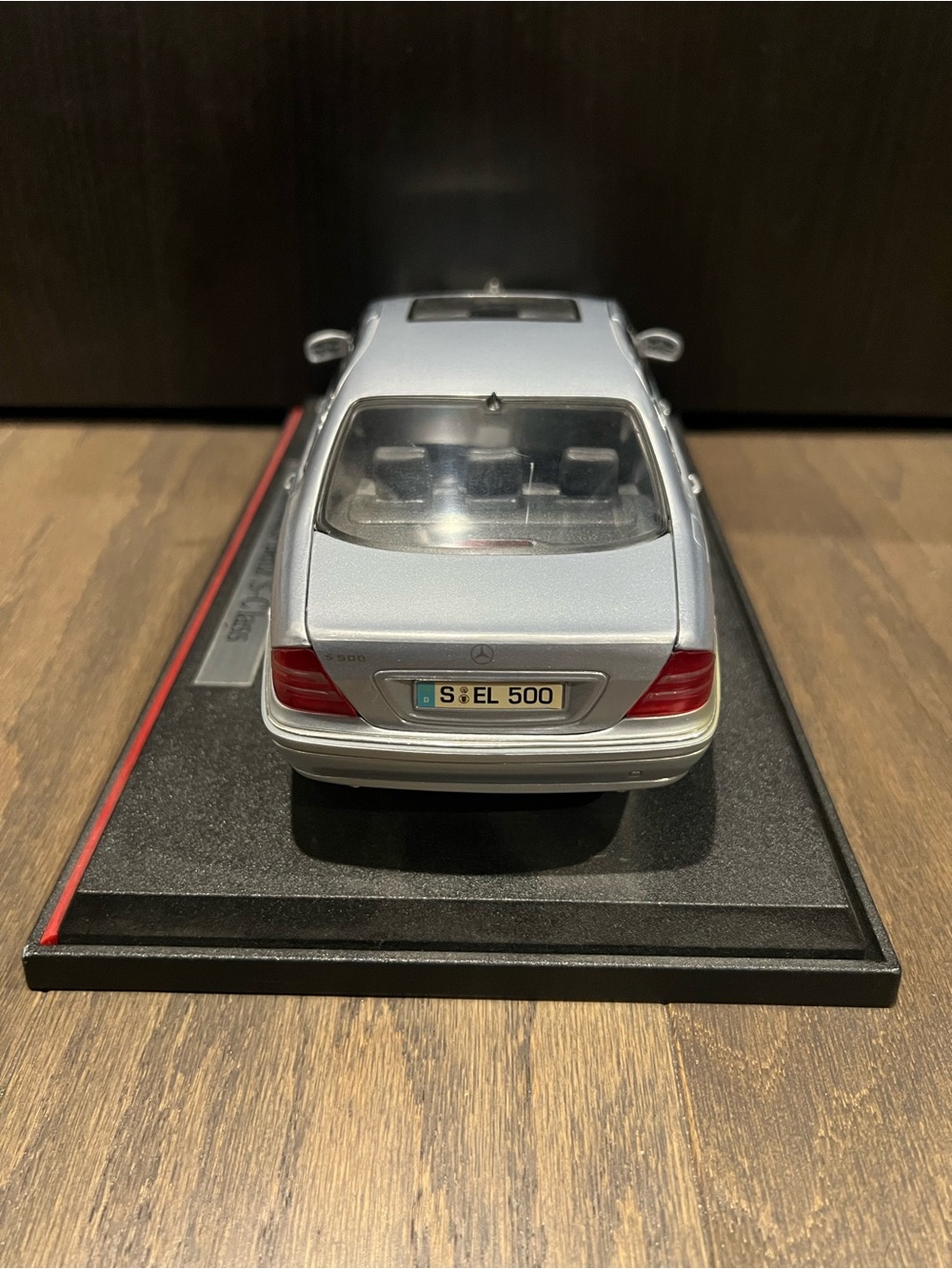 1:18 Maisto Mercedes-Benz S500 (W220) Dealer Edition Promotional Model - Picture 8 of 10